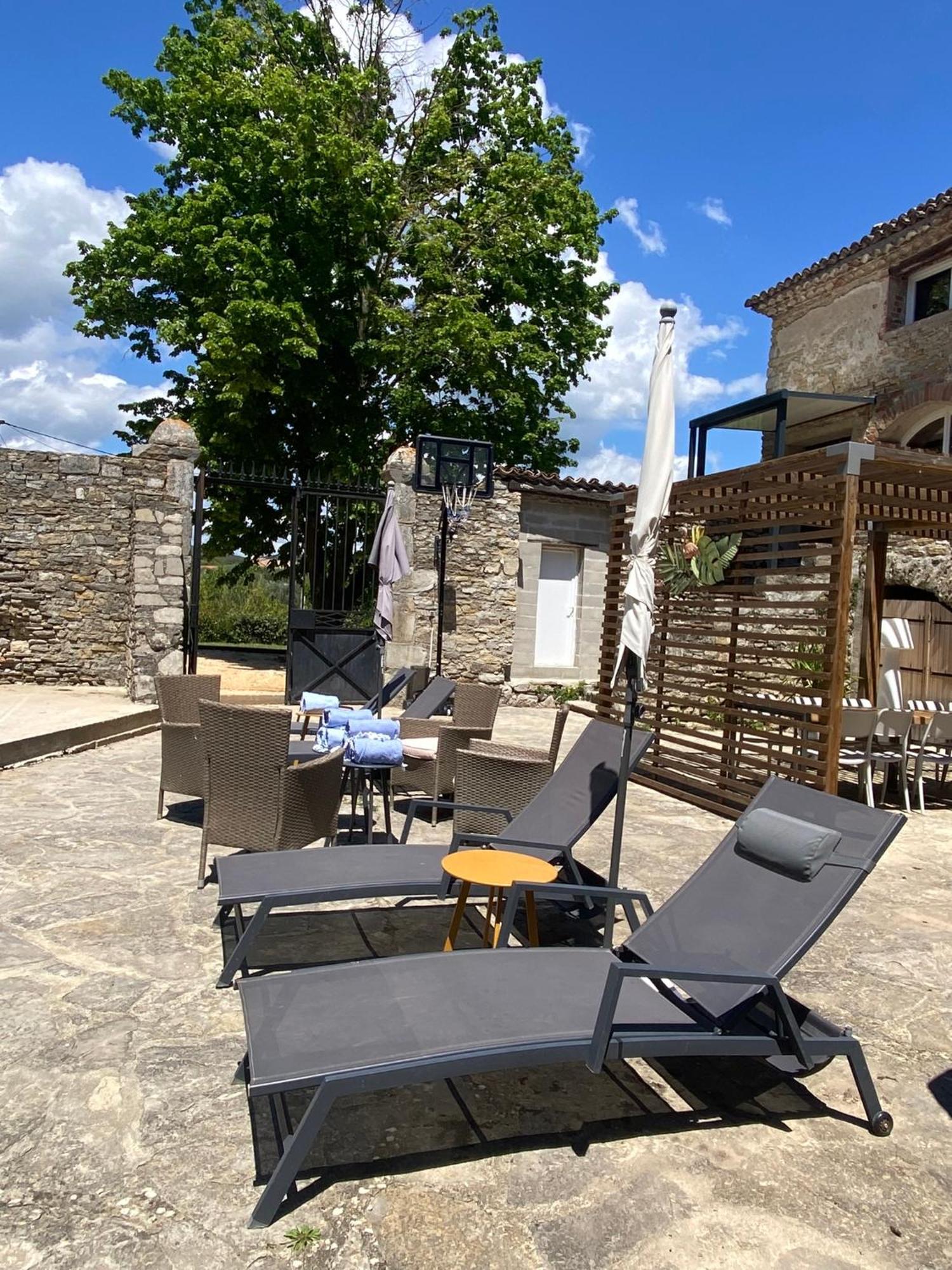 Logis Dans Ancien Relais De Poste Daire Saint Julien Les Rosiers Dış mekan fotoğraf